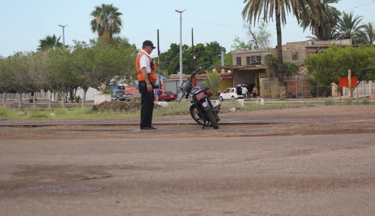 POR FALTA DE PRECAUCIÓN Impacta moto a auto