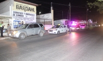    FUNCIONARIOS MUNICIPALES  Protegen a taxista responsable de choque