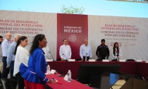 ENTREGAN PLAN DE DESARROLLO DE LA ETNIA  Se reúne presidente con Seris