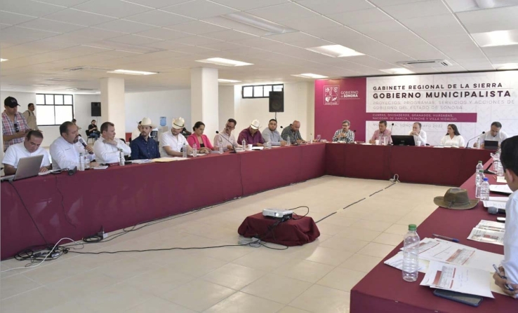 EL GOBERNADOR ALFONSO DURAZO Compromete apoyos a municipios serranos