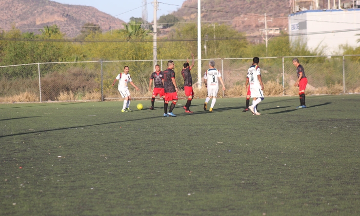 10 Colinas aplasta a Barranco