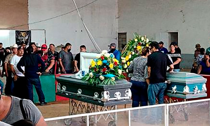 EN PALENQUE Y CON MÚSICA   Despiden a jóvenes que murieron el domingo