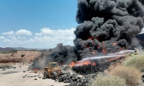 Controlan incendio de cientos de llantas