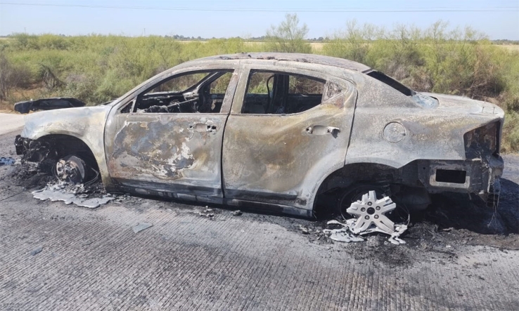 EN CARRETERA INTERNACIONAL   Se incendia automóvil