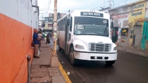 Demandan instalación de paradas, en transporte urbano