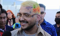 ¿Eres tú, J Balvin? Christian Nodal sorprende con radical cambio de look