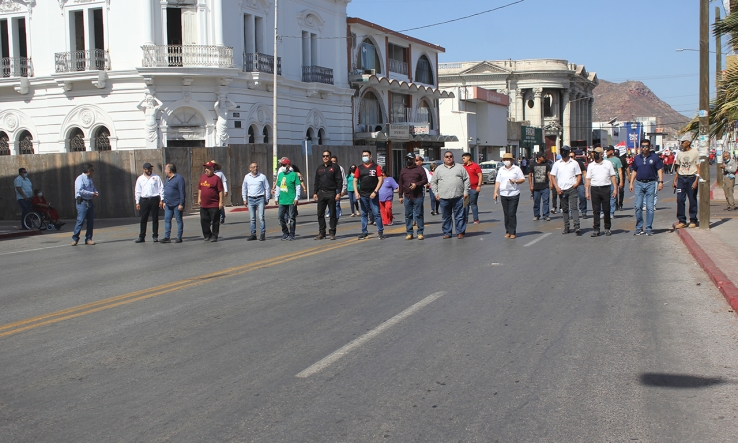CLASE TRABAJADORA  Se une en un solo desfile en Guaymas