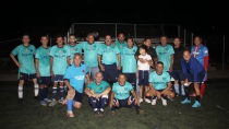 CON SOLO 10 JUGADORES  Le dan batalla al líder