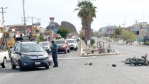 EN SAN CARLOS  Se fractura joven motociclista al participar en choque