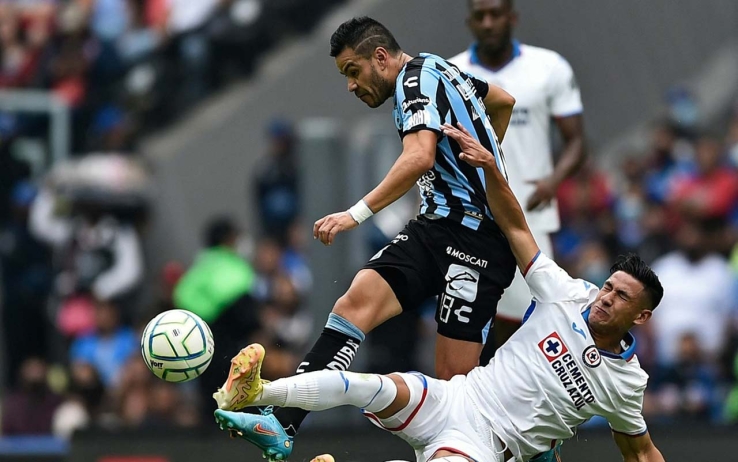 En un estadio Azteca semivacío, Cruz Azul derrota 2-1 a Querétaro