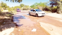 EN EL CAMINO A SAN JOSÉ DE GUAYMAS  Resultan dos personas lesionadas en aparatosa volcadura