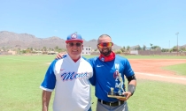 Arregla campo seis de beisbol, Marco A. Mena