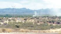 AL NORTE DE GUAYMAS Malvivientes queman llantas y provocan temor entre los vecinos