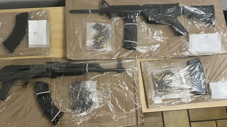 EJÉRCITO Y POLICÍA ESTATAL Localizan armas en vehículo