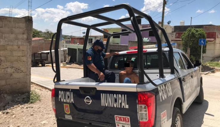 Por correr al ver la patrulla y dañar vehículo lo detienen