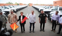 EL GOBERNADOR ALFONSO DURAZO  Entrega patrullas a la PESP