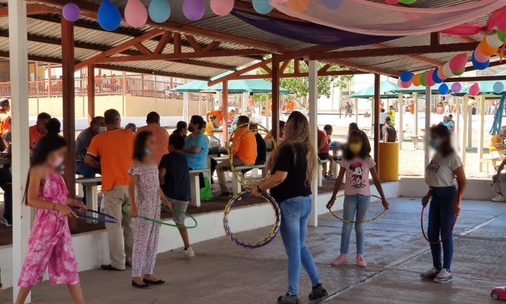    EN EL CERESO  Festejan a niños de los internos
