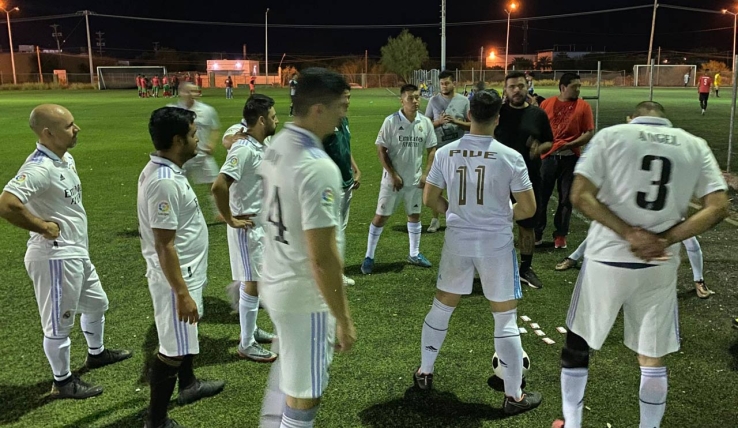 Merengues golea a Peckes