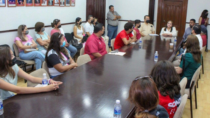 Entrega Alcaldesa becas a deportistas
