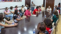 Entrega Alcaldesa becas a deportistas
