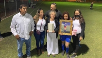 Homenajean a futbolista