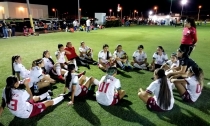 Pequeñas golea a Gladiadoras y avanza a semifinales
