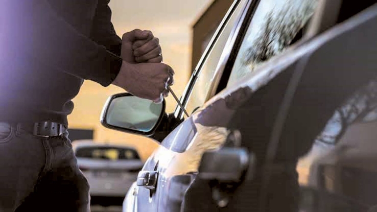 EN SAN CARLOS Hurtan en interior de automóvil