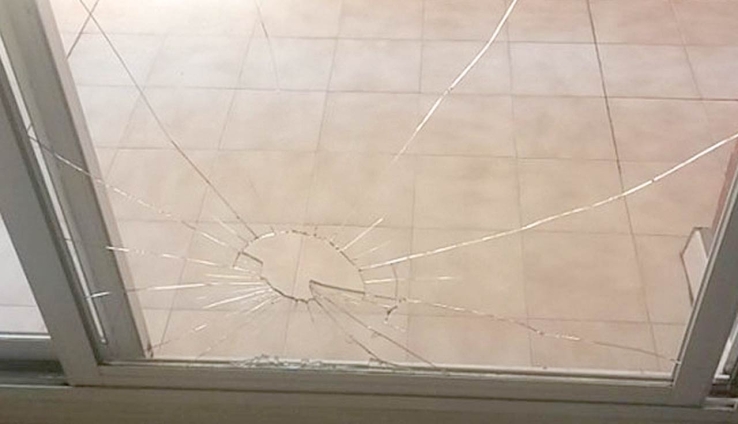 Provocan daños en restaurante