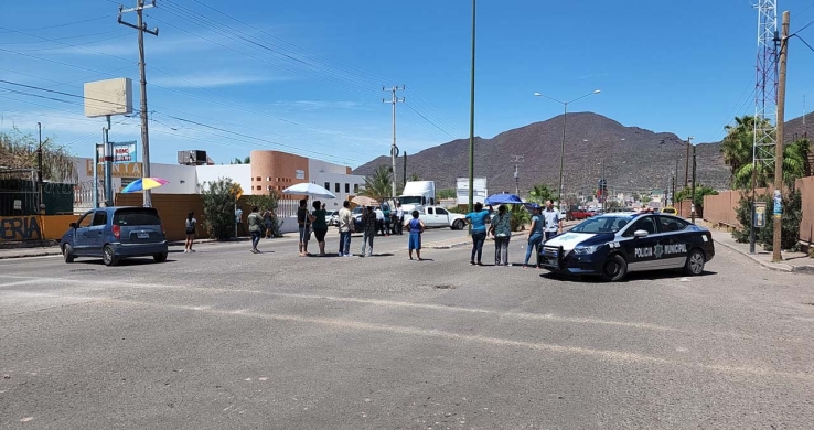 Protestan vecinos contra CFE